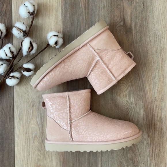 🌿UGG- CLASSIC MINI SNOW LEOPARD BOOTS🌿 - Picture 4 of 13